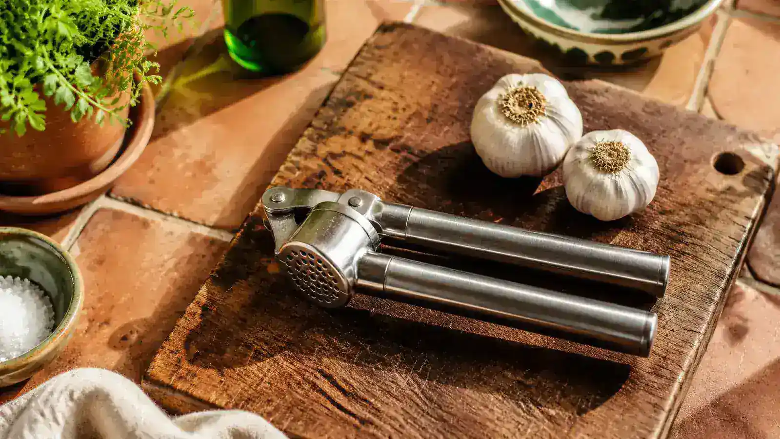 10 Reasons a Garlic Press Saves Serious Prep Time in the Kitchen