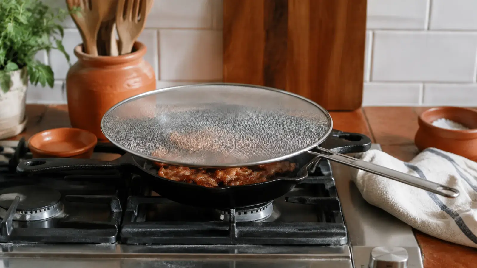 How to Fry Without Grease Mess Using a Splatter Screen