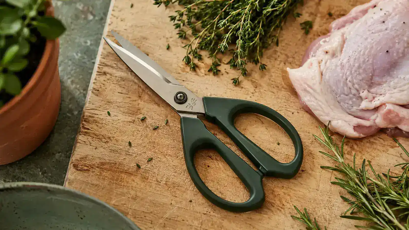 Gidli Kitchen Shears Review: How They Hold Up After a Year of Heavy Use