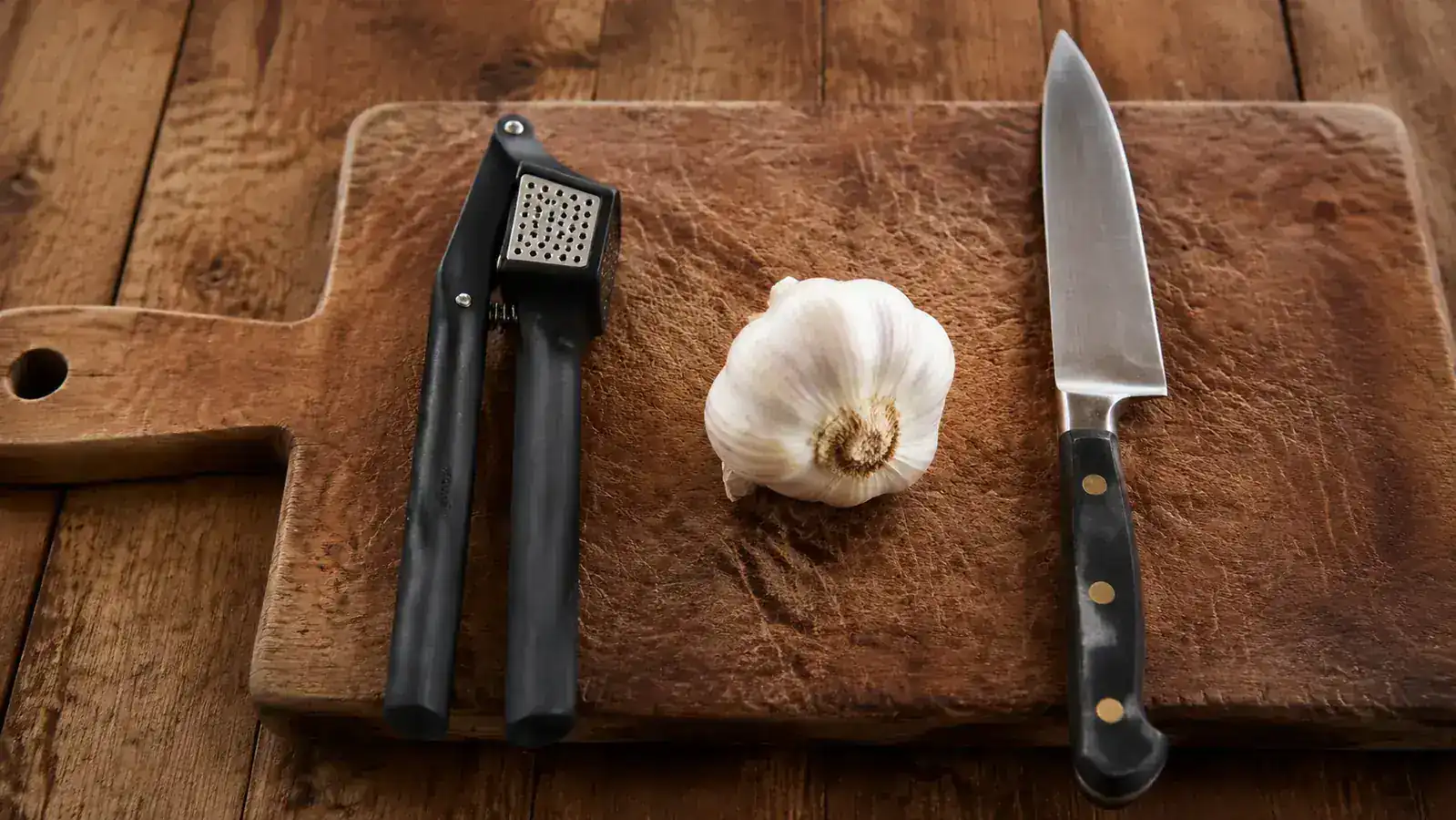 Garlic Press vs Mincing by Hand: Which Is Actually Faster and Better?